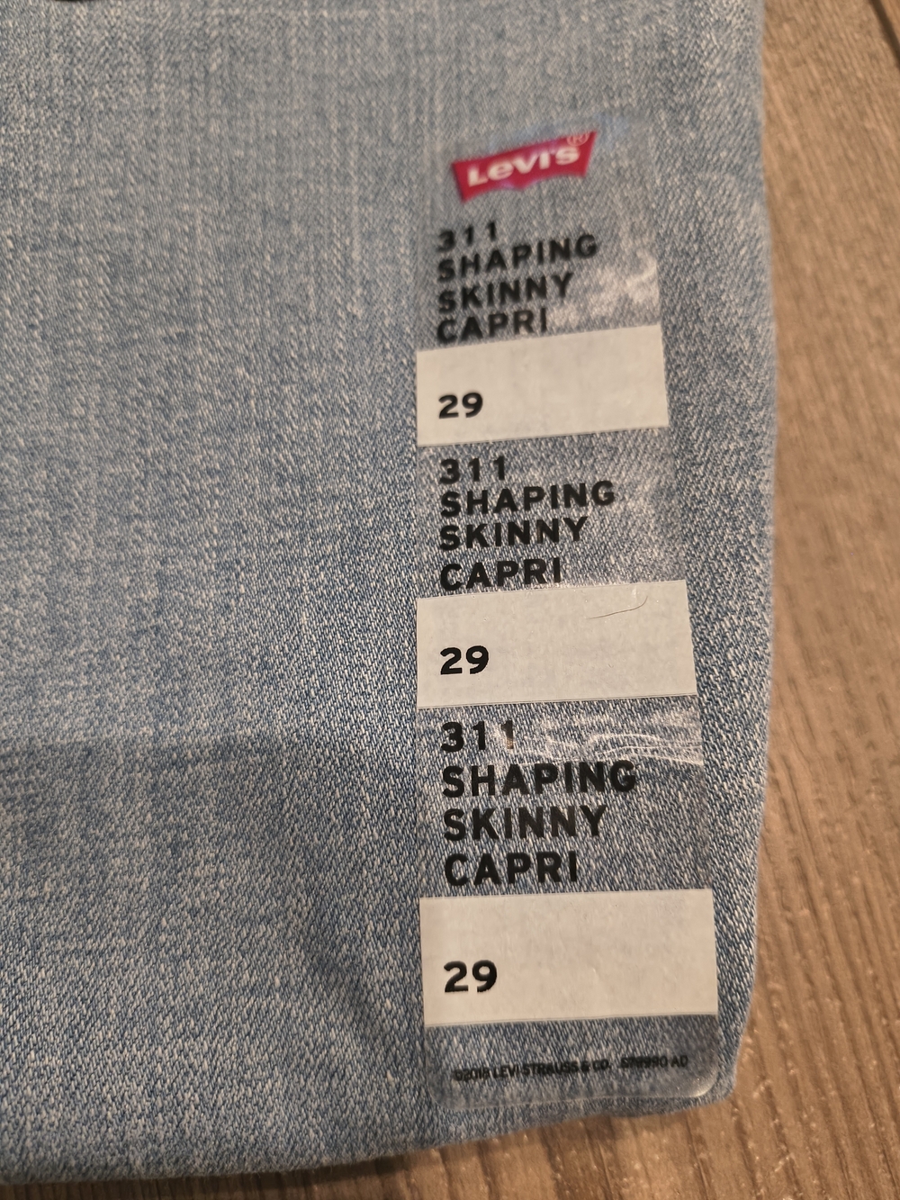 Levi's 311 Shaping Skinny Capri Jeans Size 29 in Light Blue